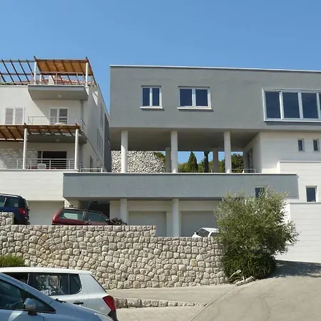 Apartment Villa Diana: Cozy 2-Bedroom Home In Dubrovnik *
