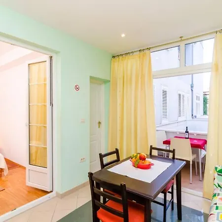 Apartment Villa Diana: Cozy 2-Bedroom Home In Dubrovnik